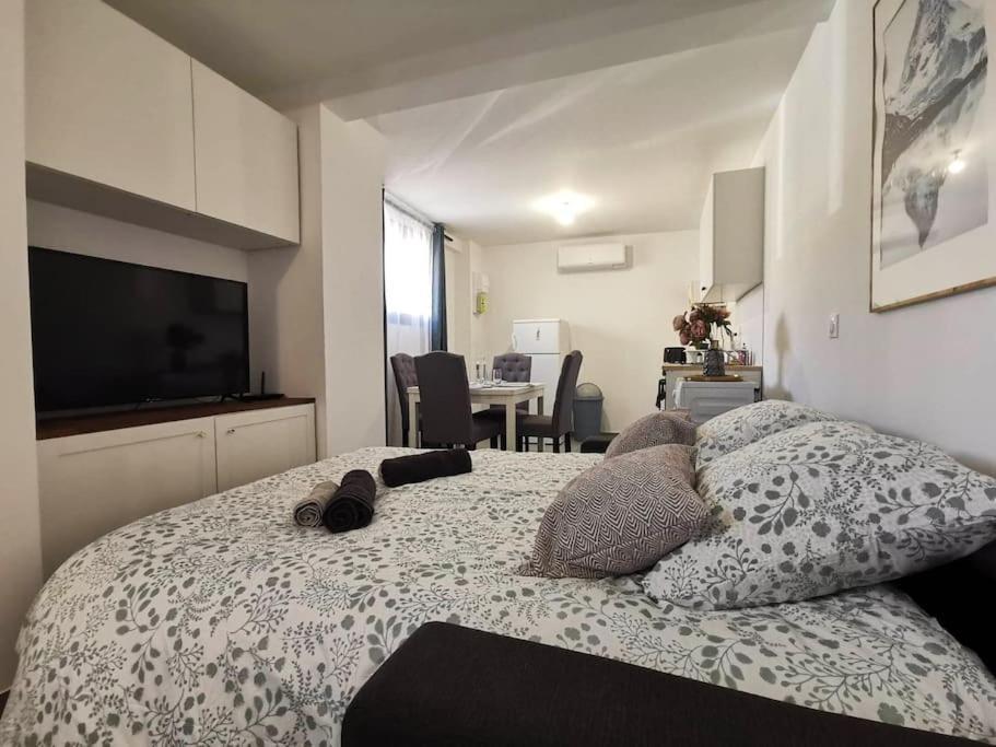 L'Elegant Duplex - Clim I Wifi I Proche Du Centre-Ville Miramas Exterior foto